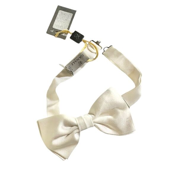 Canali White Italian Silk Bow Tie NWT - Picture 2 of 7